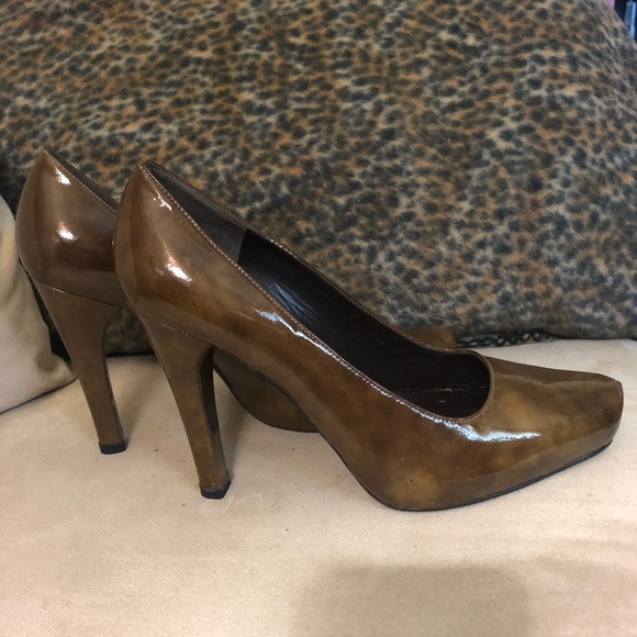 Stuart Weitzman Moda Pumps - Picture 1 of 6